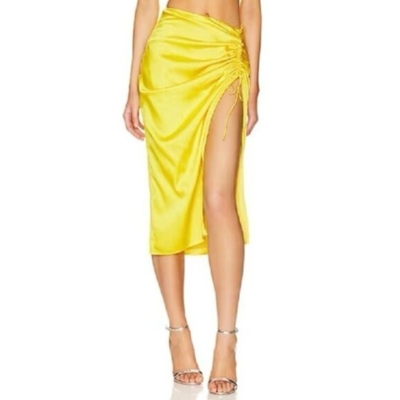 REVOLVE X superdown Kristie Ruched Midi Skirt Yellow Satin (Sample) size medium - Picture 3 of 9